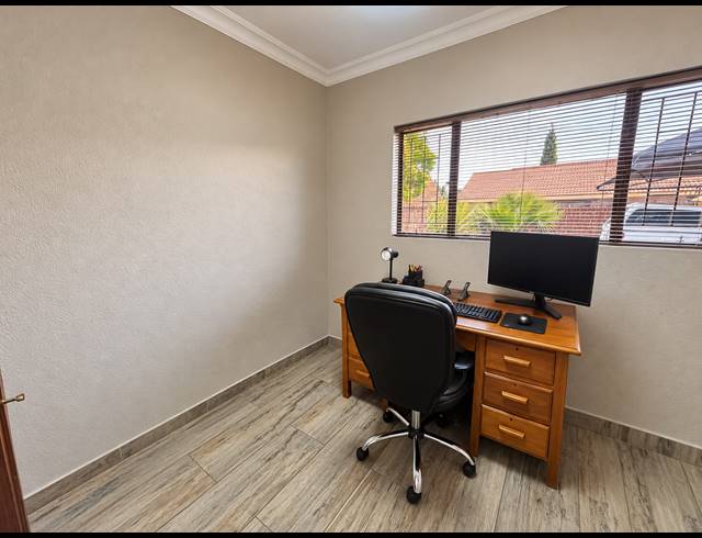 4 BEDROOM HOUSE FOR SALE IN MEYERTON EXT 6